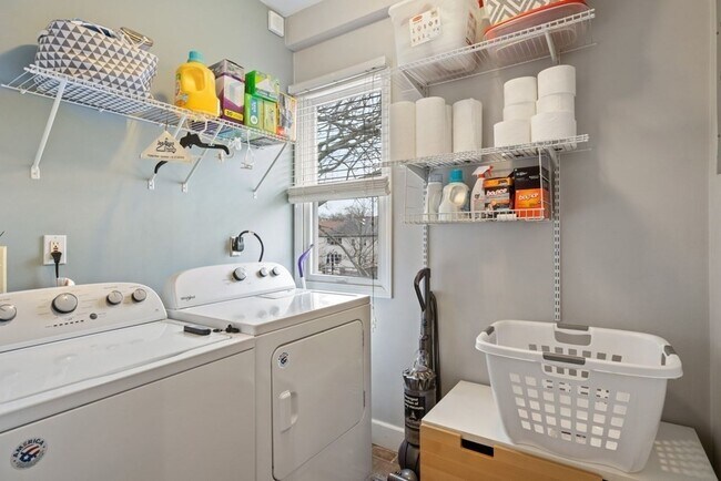 Building Photo - 176 Minot St