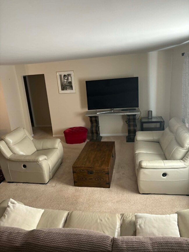 Building Photo - 2415 East Ave