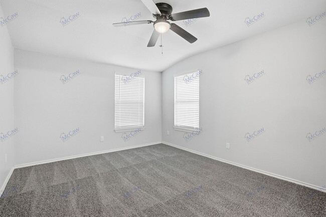 Building Photo - 508 W Lone Star Ave