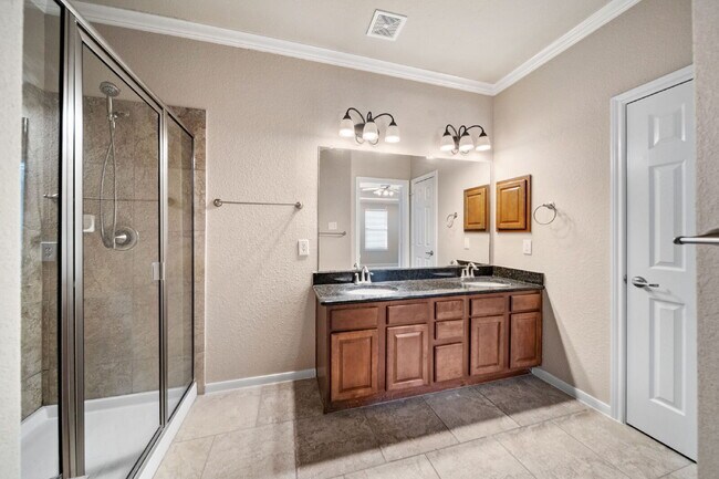 Building Photo - Exceptionally well-maintained Sterling Ridge Townhome boasts an array of desirable features!