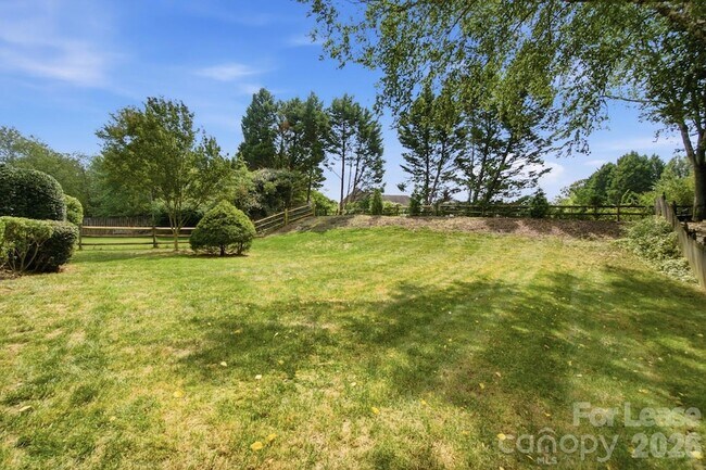 Building Photo - 16903 Hampton Trace Rd