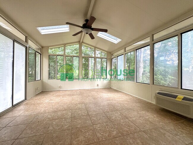 Building Photo - 2849 Crossings Dr