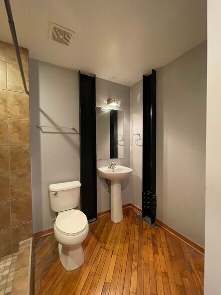 Full Bath #2 with stand up shower - 2003 Brooklyn