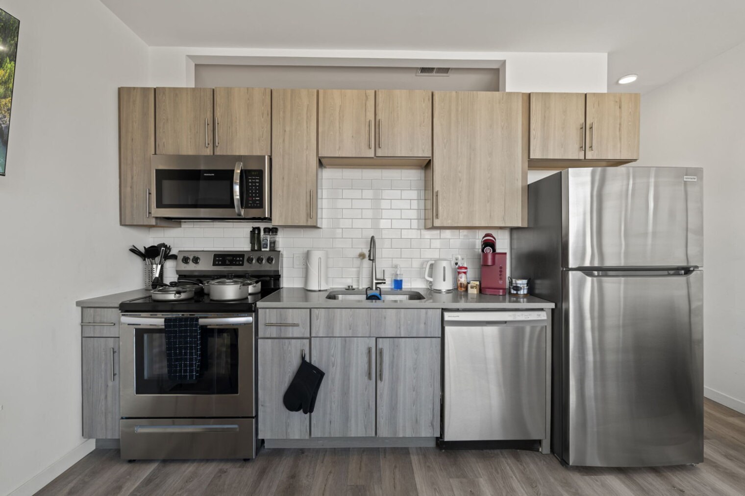 Building Photo - 501 N Perth St