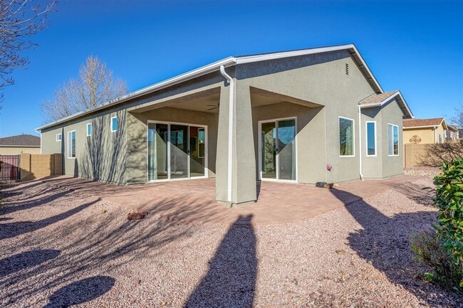 Building Photo - Beautiful 2 bed + den, 2 bath Home Located in Quailwood!