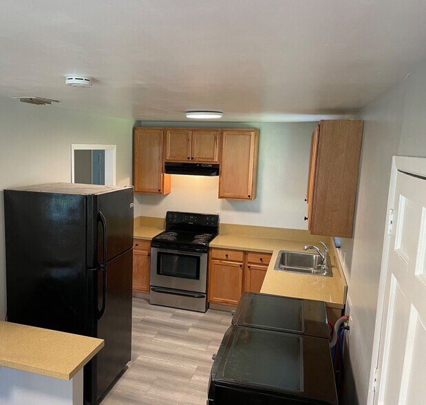 Building Photo - 1569 Plover St