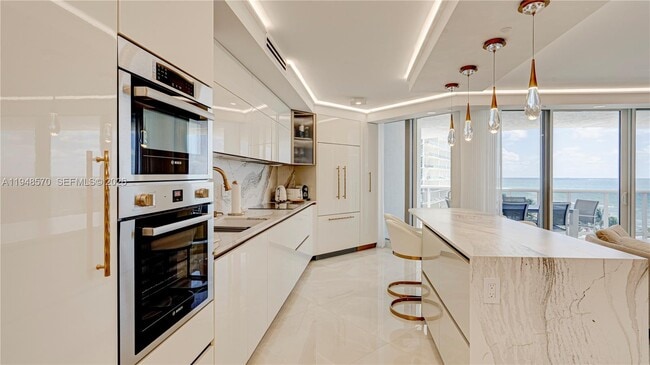 Building Photo - 16711 Collins Ave