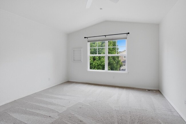 Building Photo - 3Bd/2.5Ba Edmonds Townhome