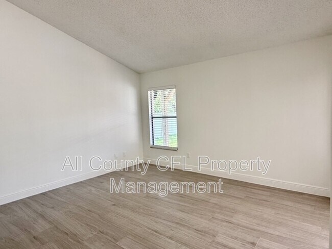 Building Photo - 553 Walnut Grove Pl