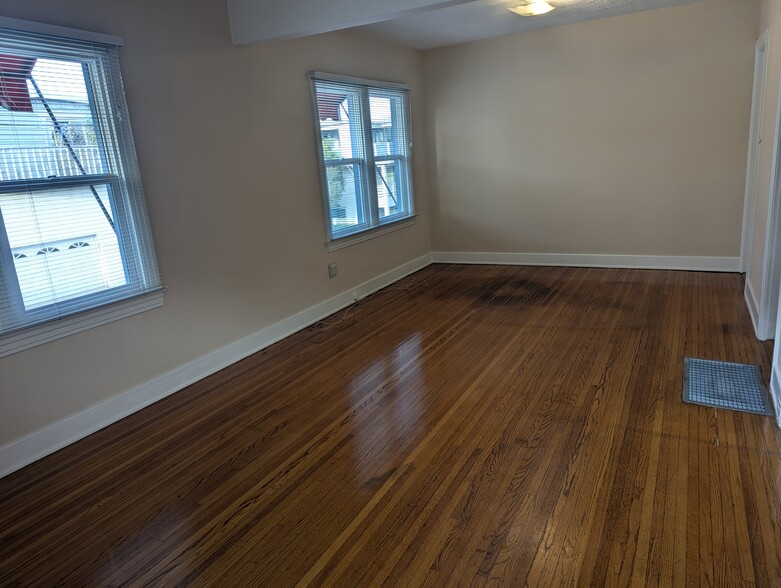 Living, dining area - 328 1st St