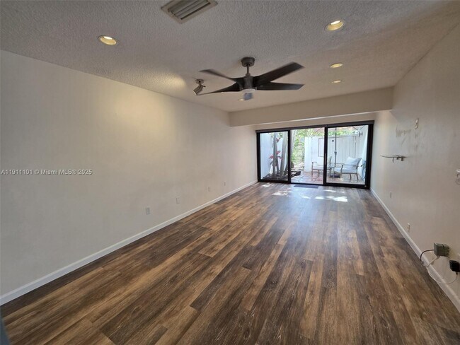 Building Photo - 20900 Leeward Ct