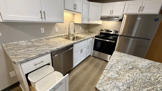 Building Photo - 2752 Humboldt Rd