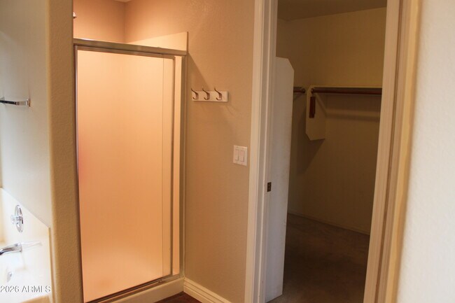 Building Photo - 740 W Baylor Ln