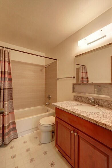One piece Tub Surround - 12044 15th Ave NE