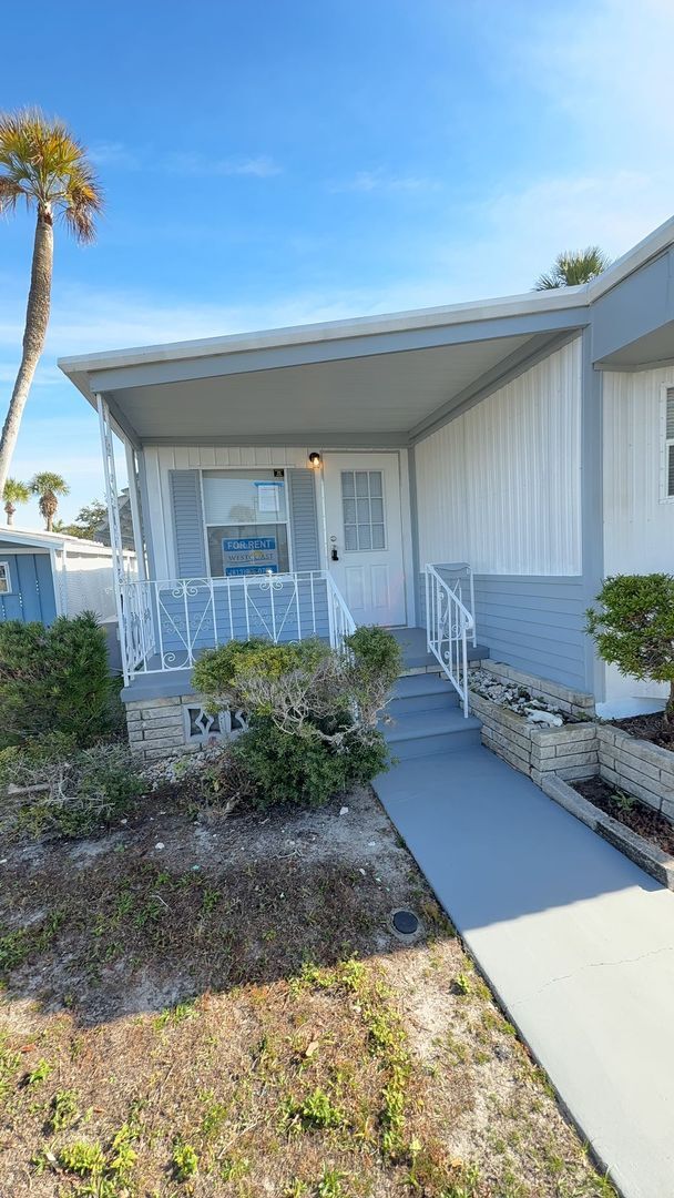 Building Photo - 2 bedroom 2 bath fully remodeled mobile home for rent in 55+ community in south Tampa