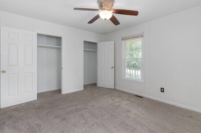 Building Photo - Charming 4-Bedroom Home in Prime Columbia ...