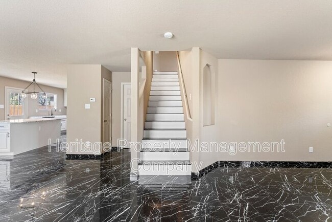 Building Photo - 5819 Providence Oak