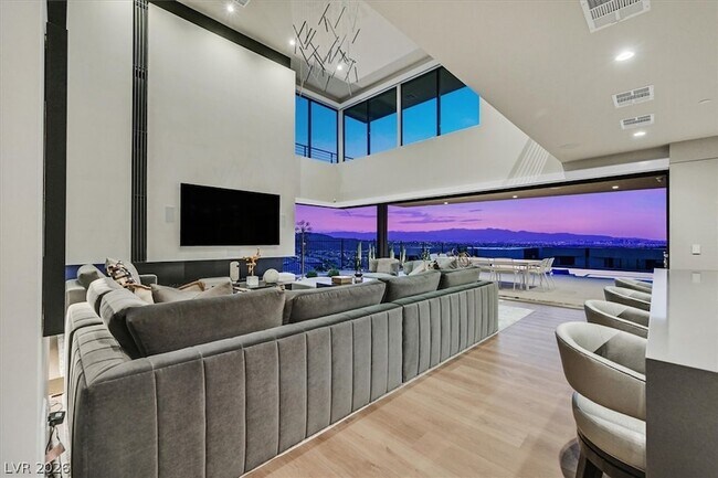 Building Photo - 807 Magnum Cliff Ct