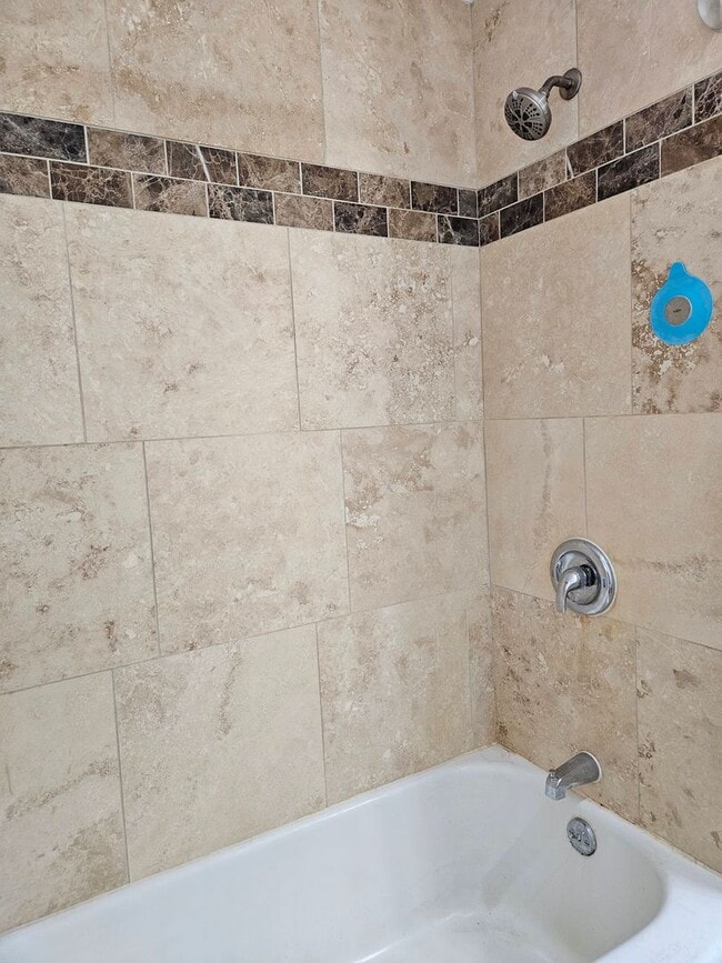 Building Photo - Great 5-Bed 2-Bath House in Bountiful