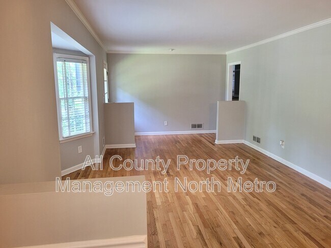 Building Photo - 777 Foxcroft Cir SE