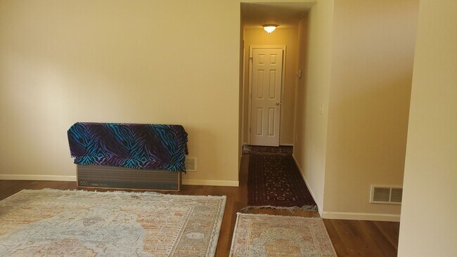 Building Photo - 3 bd, 2 ba house, NE Columbia, near I-70/H...