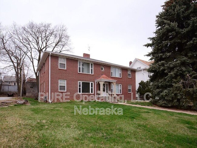 Building Photo - 210 N 32nd Ave