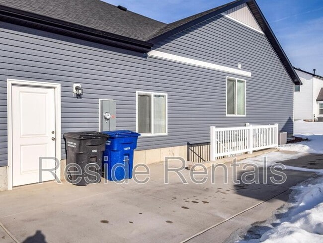 Building Photo - 362 N 600 W