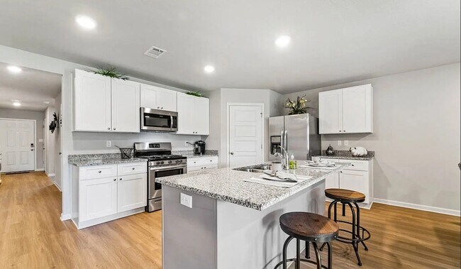 Building Photo - 10652 Paget Dr W