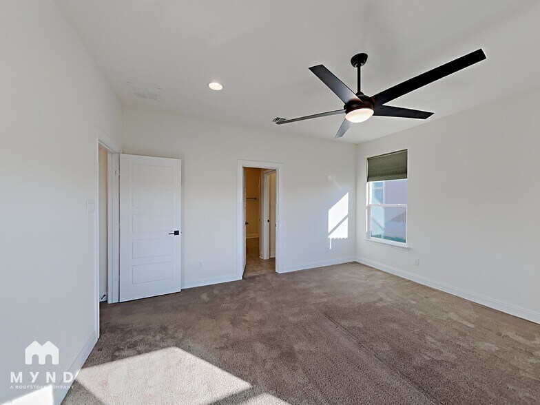 Building Photo - 5805 Sardinia Dr