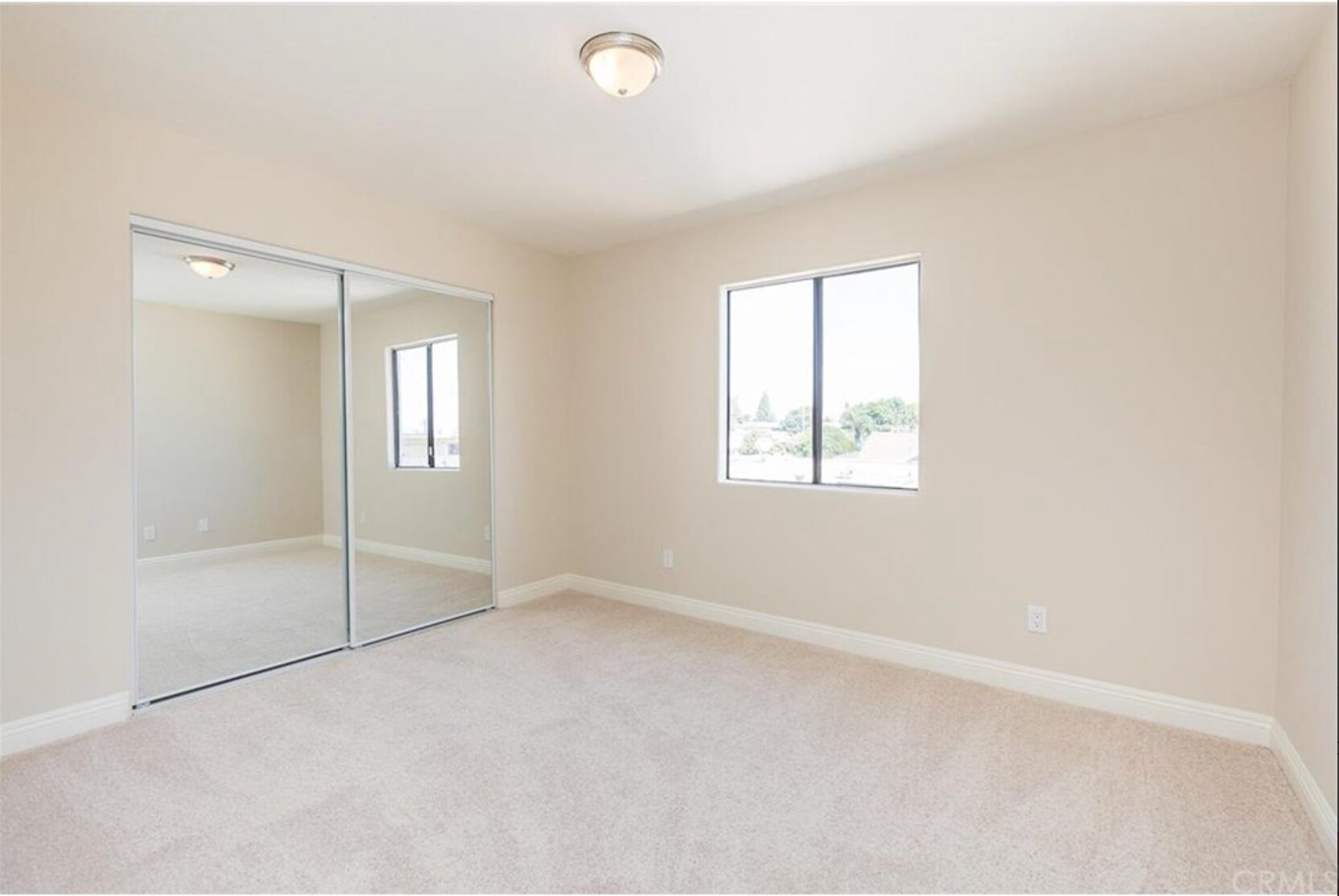 Building Photo - 6128 Vinevale Ave