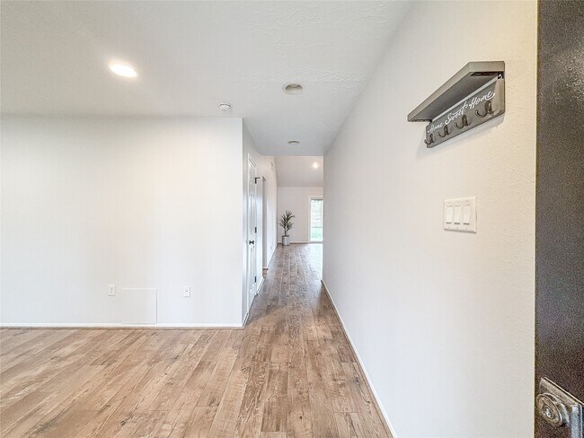 Building Photo - 3123 Lazy Spring Dr