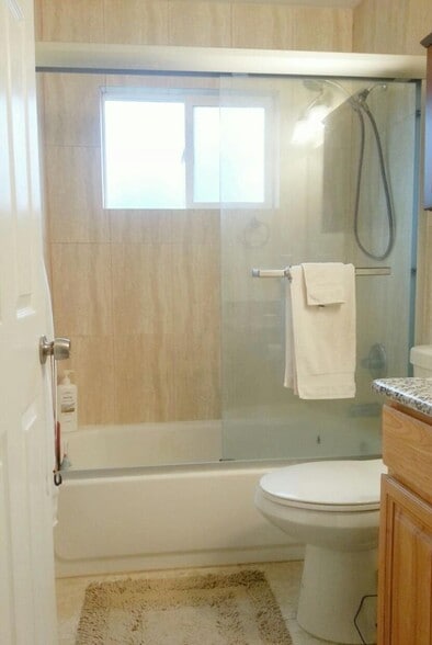 Building Photo - 39 Hobart Ave