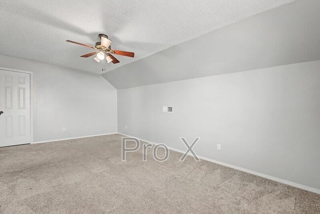 Building Photo - 3403 SW Victoria Pl