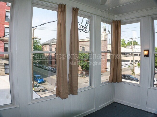 Building Photo - 511 Ryland St