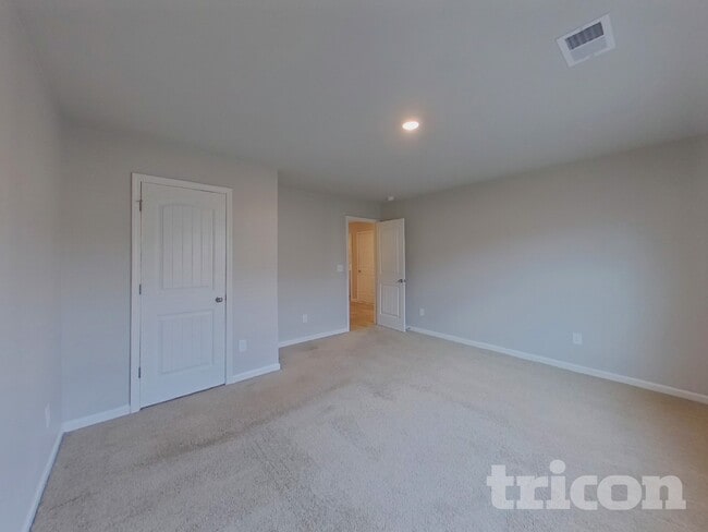 Building Photo - 927 Equine Dr