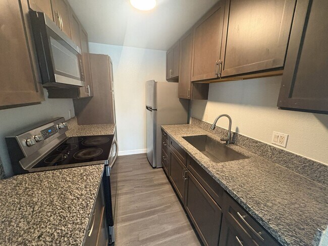 Building Photo - MOVE IN SPECIAL! $100 OFF FIRST 2 MONTHS OF RENT!!! 2 BEDROOM 1 BATH