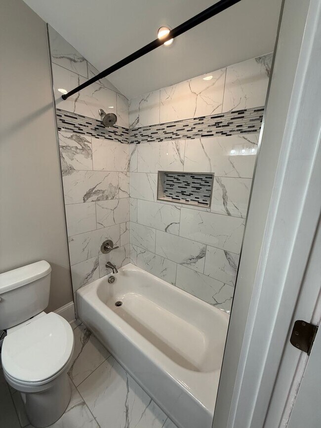 Building Photo - 4 Bedroom Fully Remodeled House Located in Five Points!