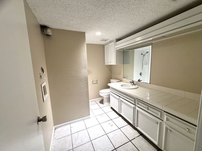 Building Photo - 2300 Nacogdoches Rd