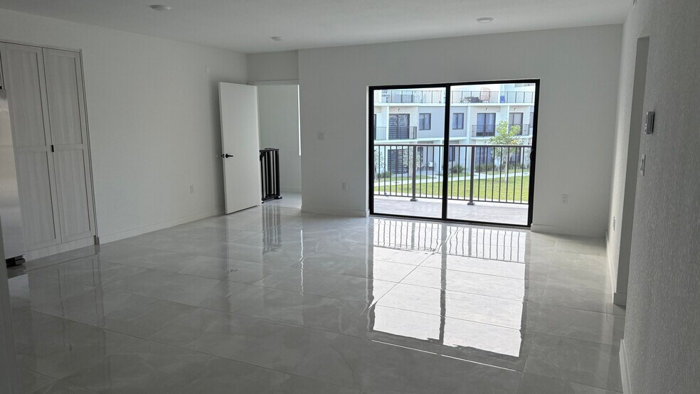 Building Photo - 14608 SW 261st Ter