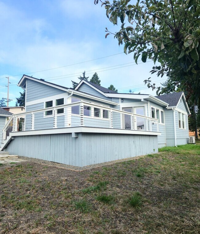Building Photo - Newly Remodeled 2 Bedroom Home & ADU For R...