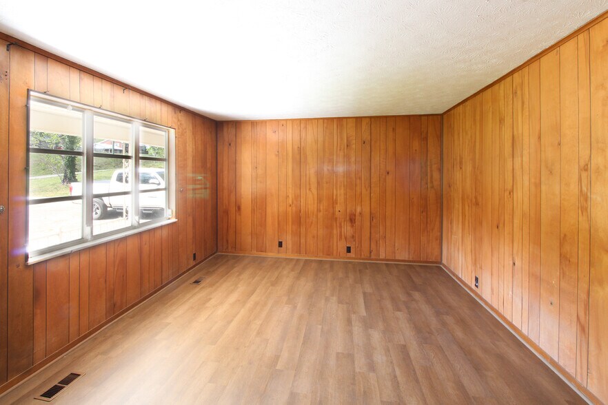 Building Photo - 1940 Harris Rd