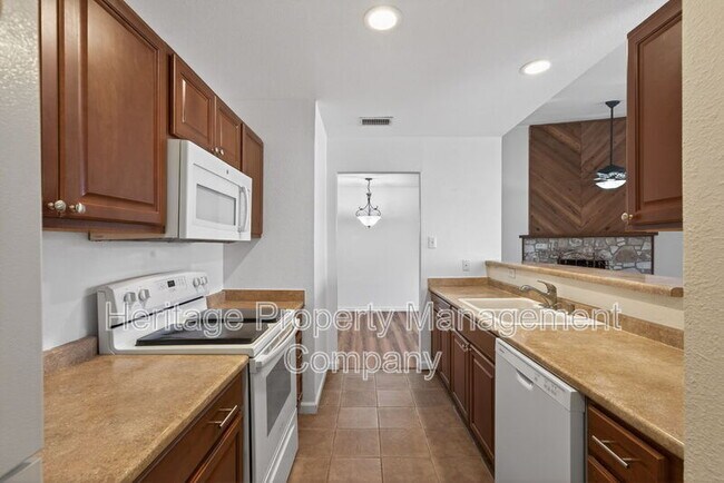 Building Photo - 609 Oak Park Dr