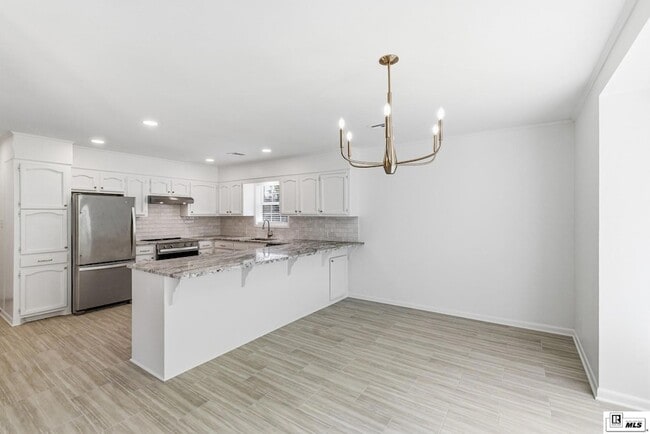 Building Photo - 203 Dupont Dr