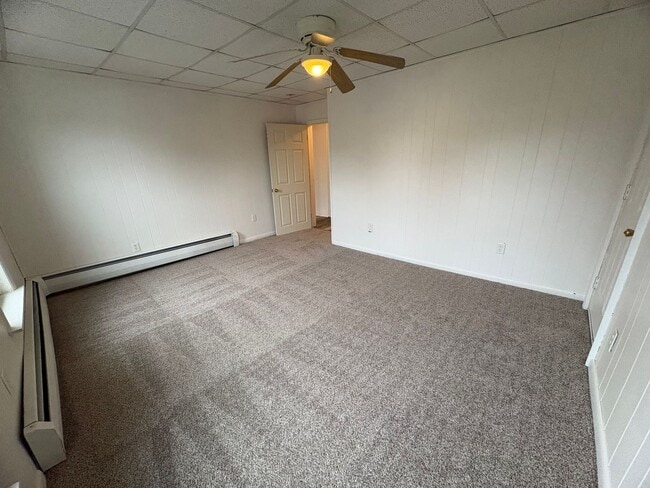 Building Photo - 3 Bedroom 1 Bathroom in Lebanon!