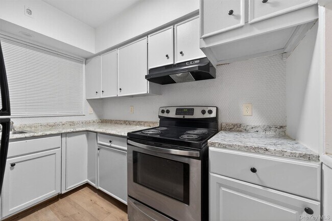 Building Photo - 376 NY-52