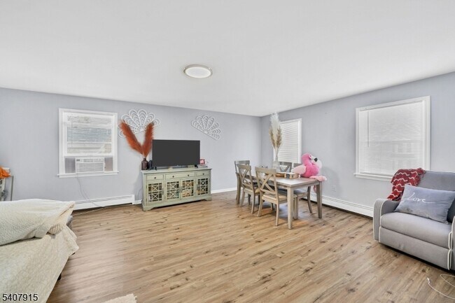 Building Photo - 137 Belvidere Ave