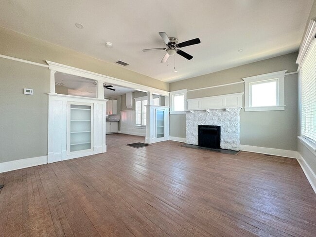 Building Photo - Sunset Heights Historic Home - 3Bed Refrig A/C!