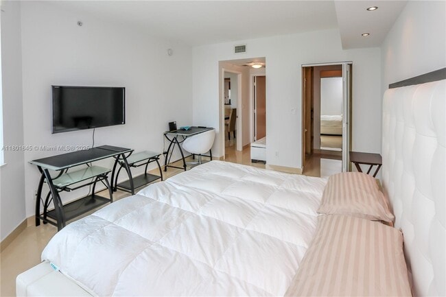 Building Photo - 335 S Biscayne Blvd