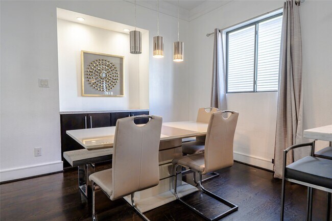 Building Photo - 1205 Summer St