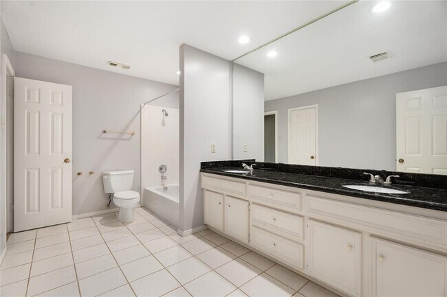 Building Photo - 15127 Greenleaf Ln